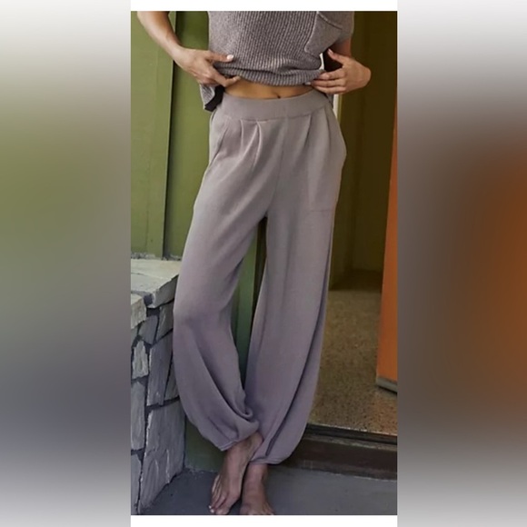 FREE PEOPLE Freya Sweater Set in Cashmere Combo
Color: Cashmere combo (SOLD OUT - Picture 2 of 11